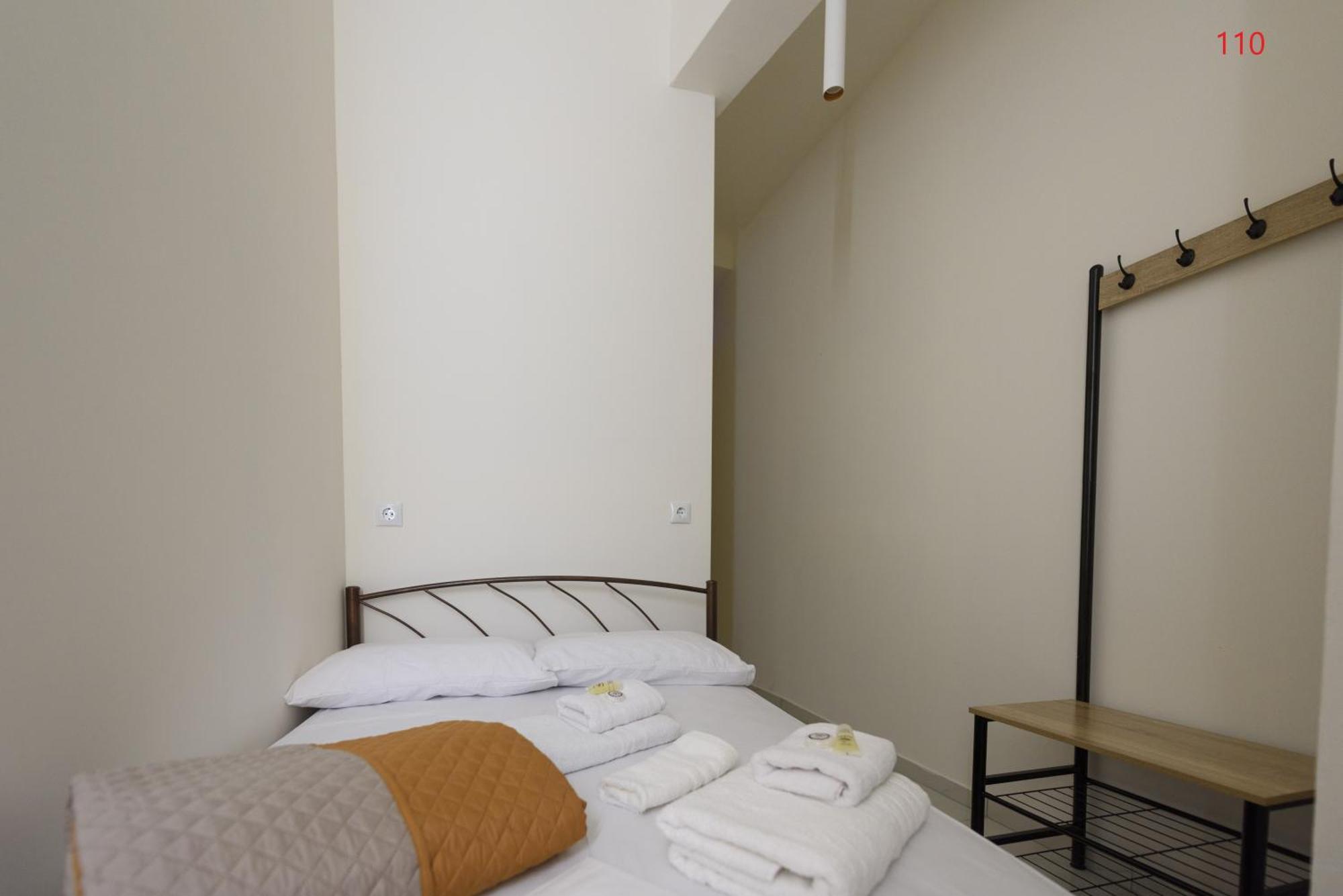 Athens Commercial Luaran gambar