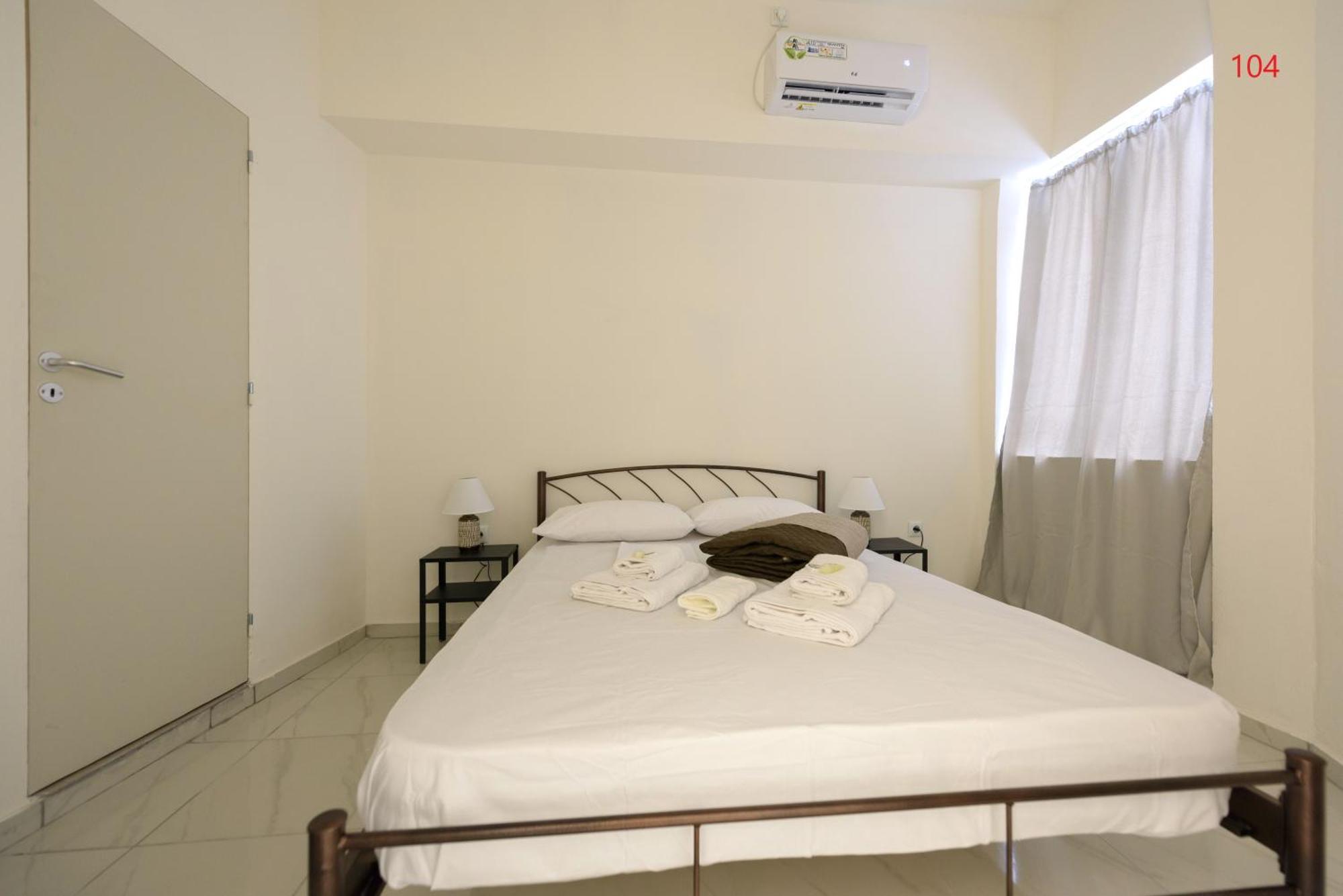 Athens Commercial Luaran gambar
