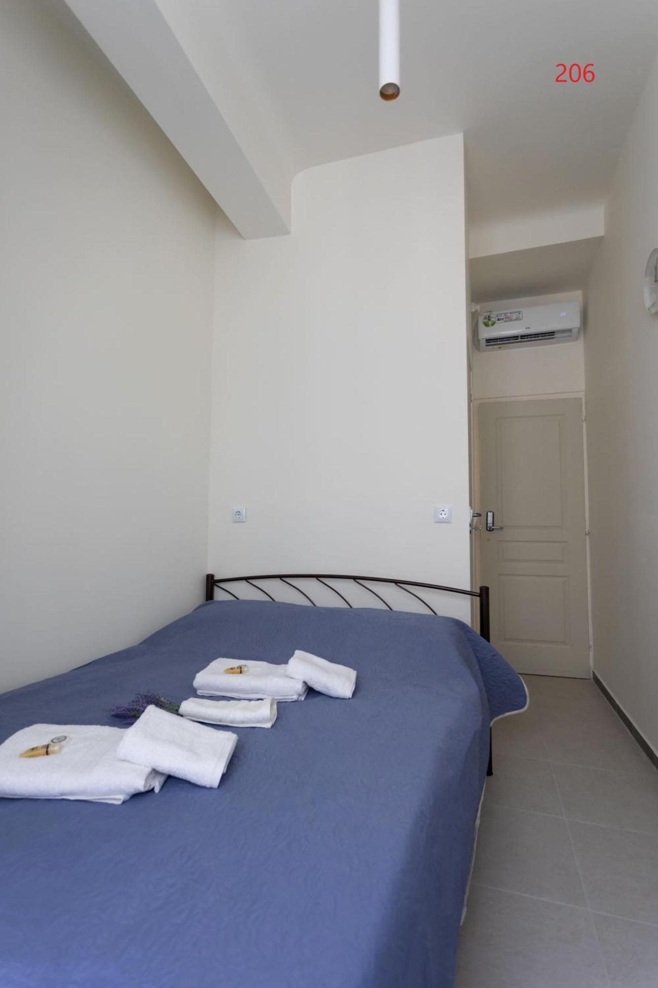 Athens Commercial Luaran gambar